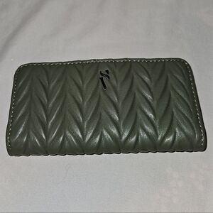 SV Vera Wang Green Quilted Wallet